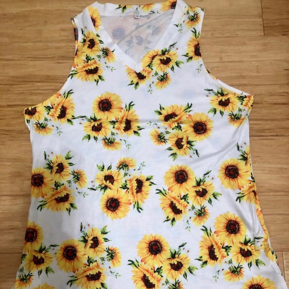 NWT Sunflower Tank (L)
